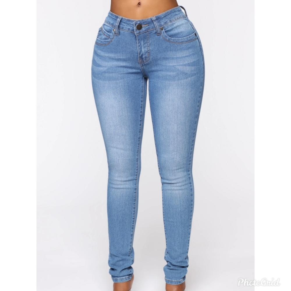 FashionNova Let's Get Carried Away Jeans - Medium